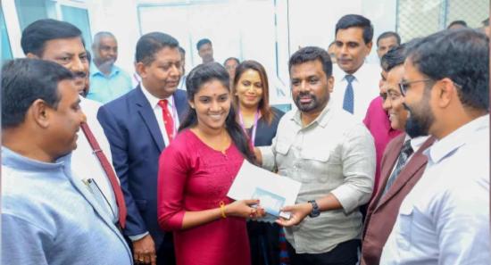 යාපනයේදී විවෘත වුණු පාස්පෝට් ඔෆිස් එක..